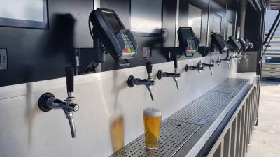 Bier tappen met een faytech IP65 touch screen